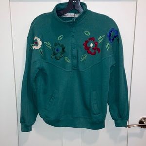 Petite green pullover. Chinawear.